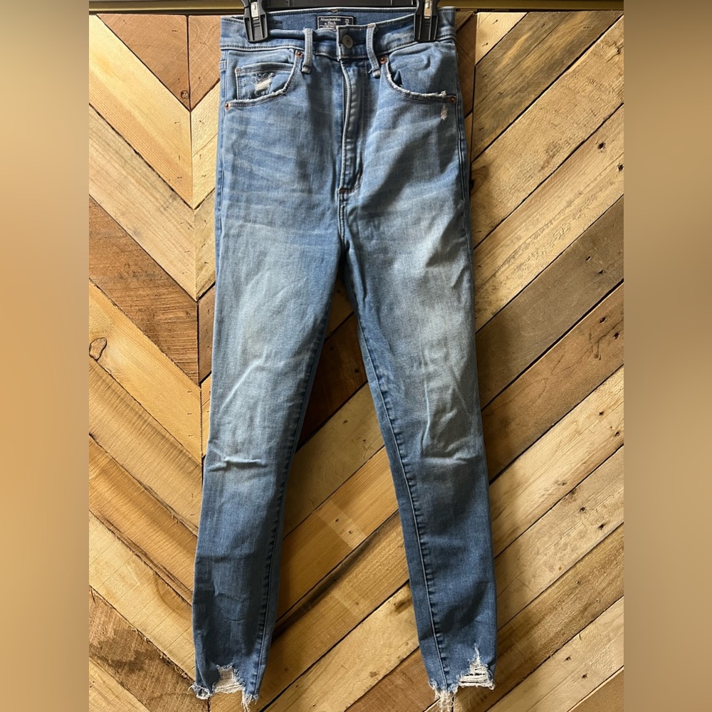 Women’s Abercrombie & Fitch jeans, size 25/0, excellent condition